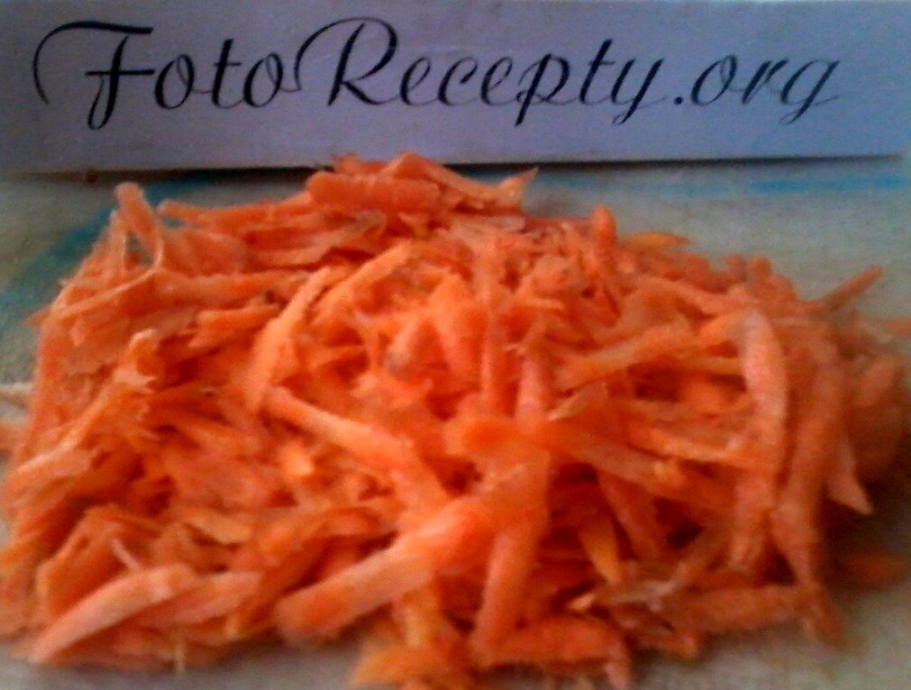 2. Борщевая заправка - нарираем морковь.jpg
