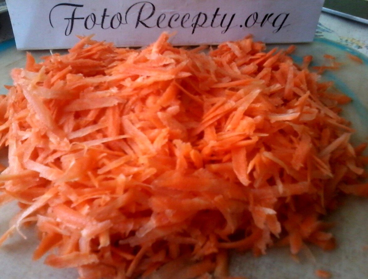 2. Капуста по корейски - шинкуем морковь.jpg