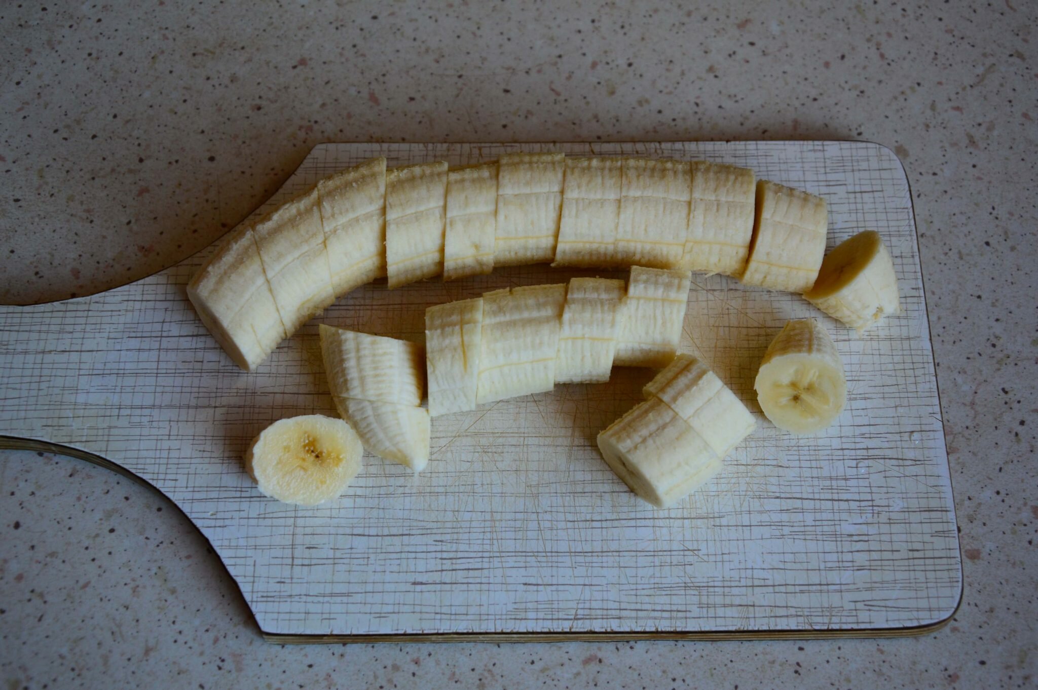 муссовый торт - режем и измельчаем бананы