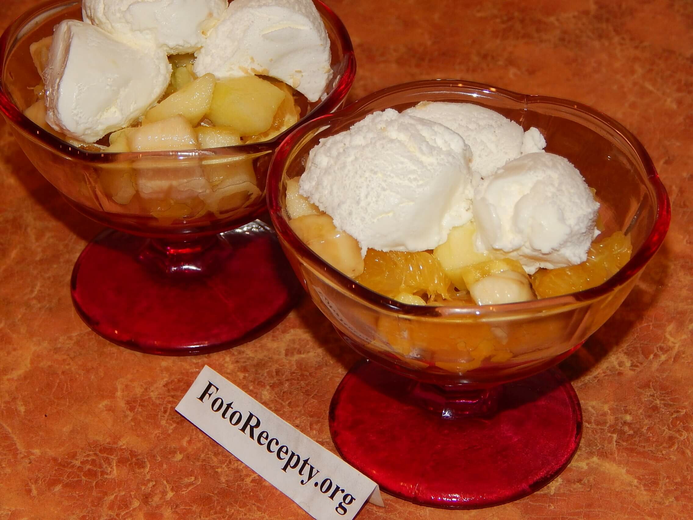 фруктовый салат с мороженным рецепт с фото - выложить шарики мороженого
