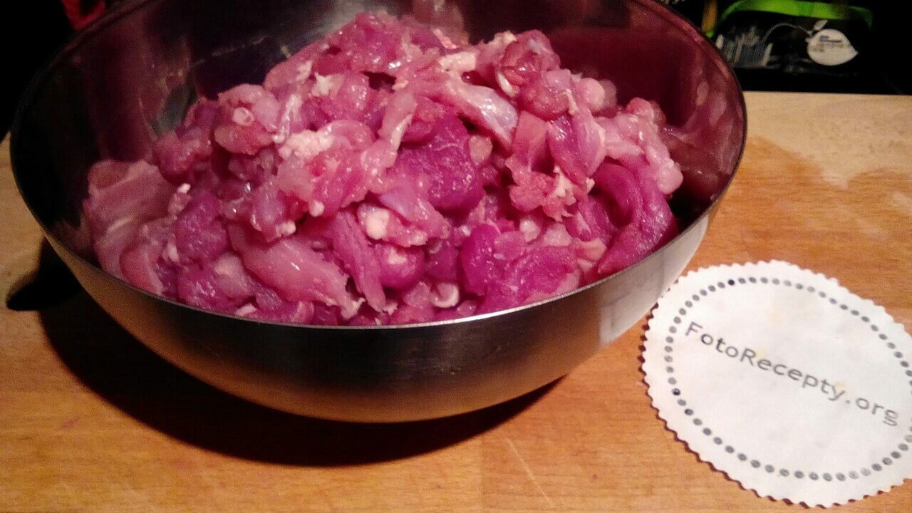 бефстроганов из свинины режем свинину на полоски