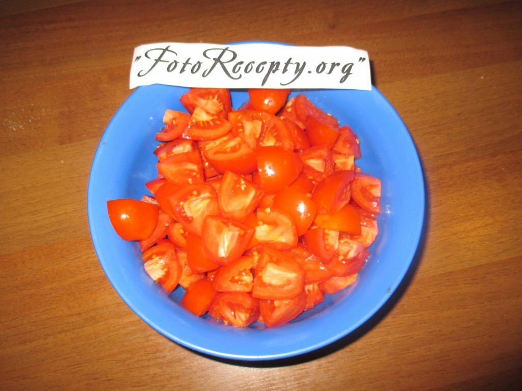 kubikami-rezhem-pomidoryi