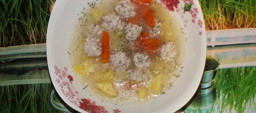 Суп с фрикадельками из куриного фарша с рисом