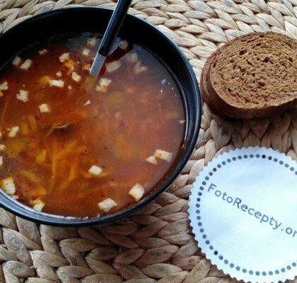 Суп с консервированной фасолью и охотничьими колбасками