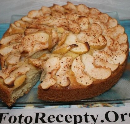 яблочный пирог - готовое блюдо