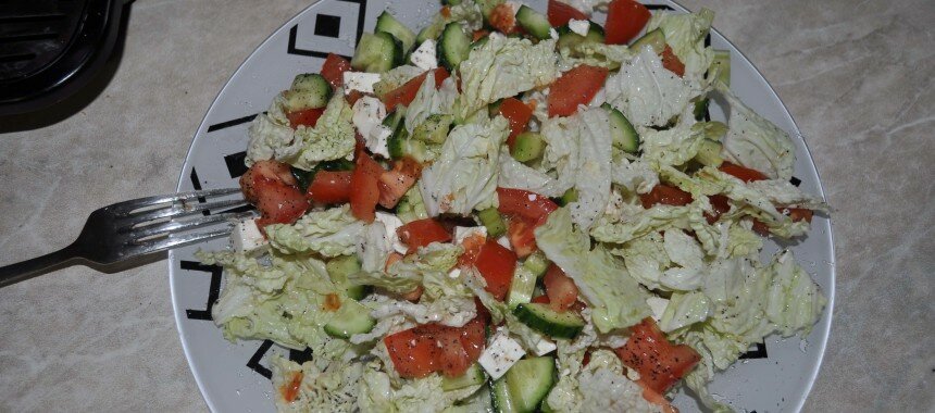 Легкий овощной салат с брынзой без майонеза